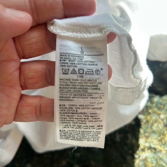 Old Navy cotton crewneck puff sleeve short sleeve. Eyelet lace. Cottage core. L - Picture 7 of 10